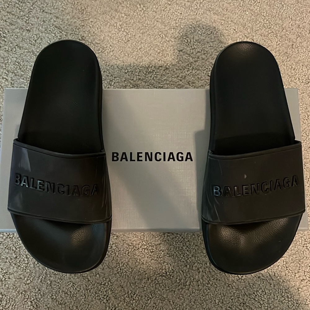 Women’s Logo Slide Sandals size 7